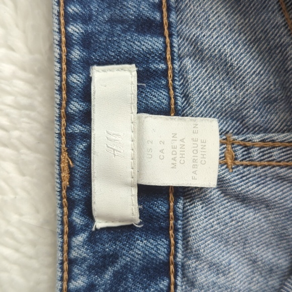 H&M (2) jean shorts - Picture 3 of 5